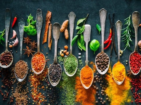 spoons_with_herbs